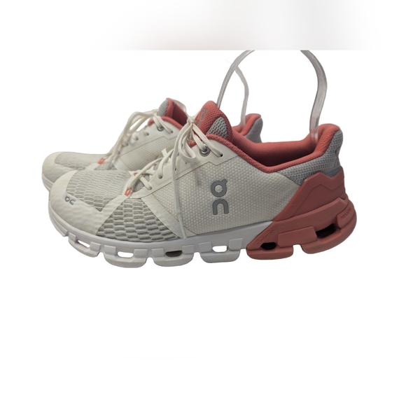 On  Cloudflyer Running Shoes Oncloud White Coral Womens Athletic Size 8.5 - Picture 9 of 9